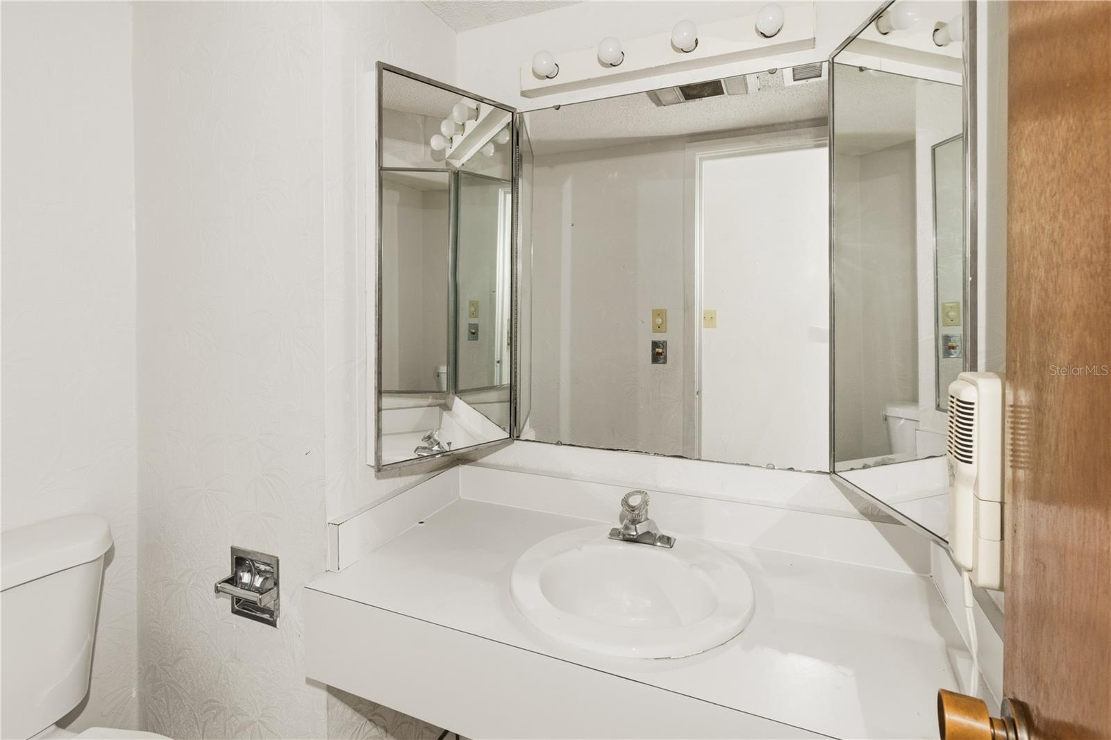 P4937193 Property Photo