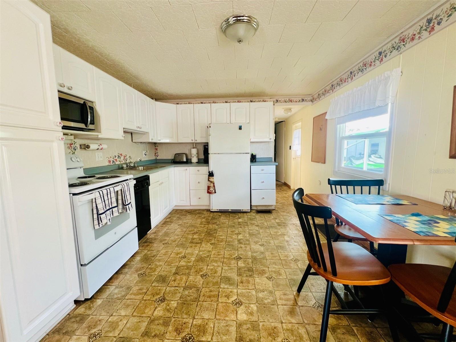 D6145067 Property Photo