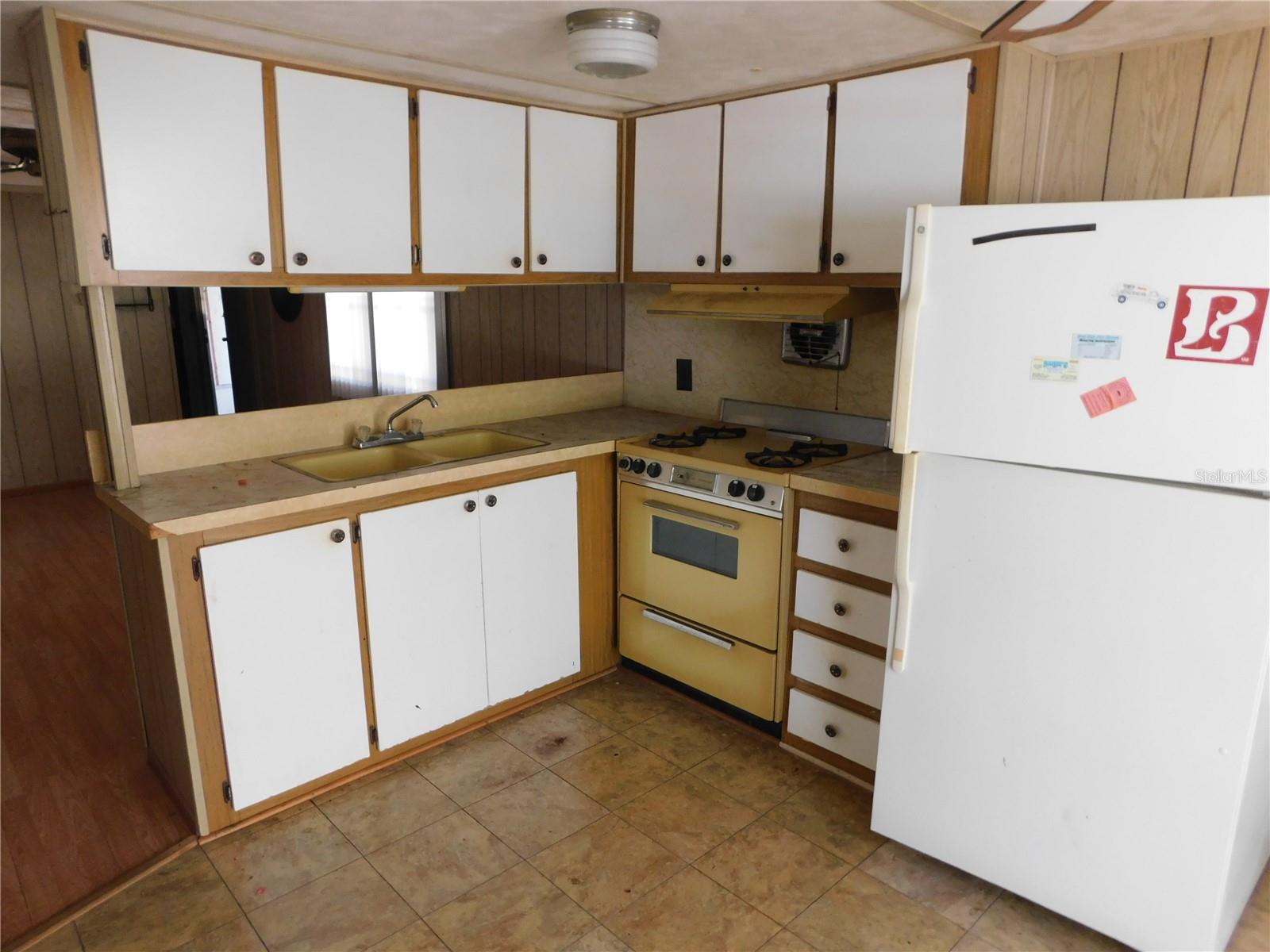 TB8453829 Property Photo