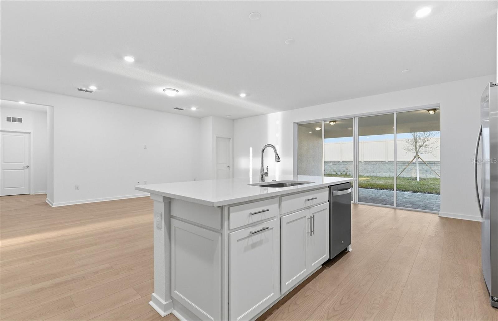 Center Island w/Storage