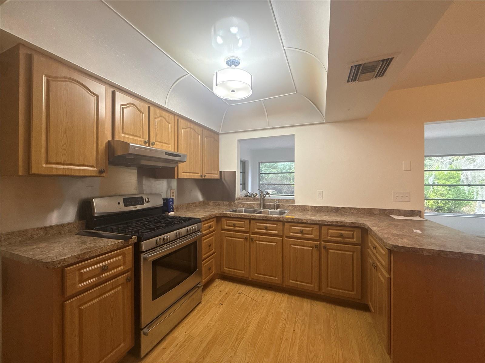 TB8454008 Property Photo