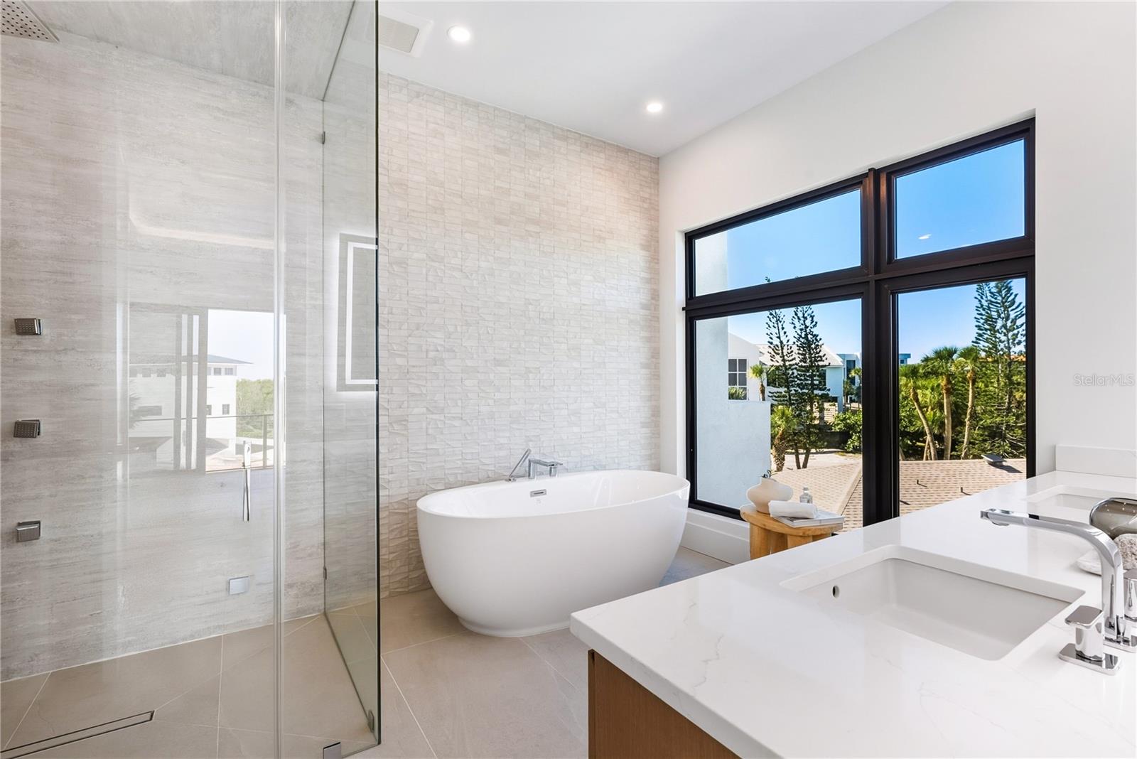 A4674266 Property Photo