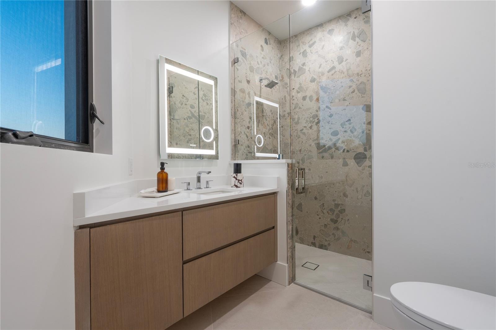 A4674266 Property Photo