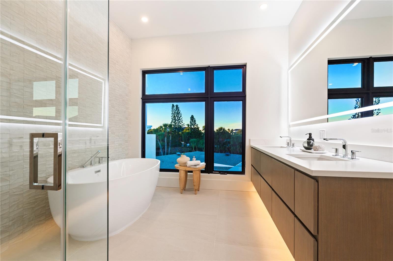 A4674266 Property Photo