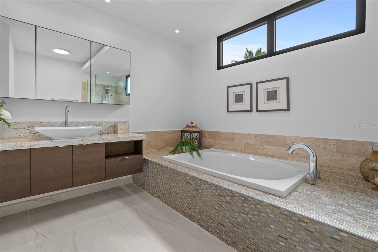 PR9117794 Property Photo