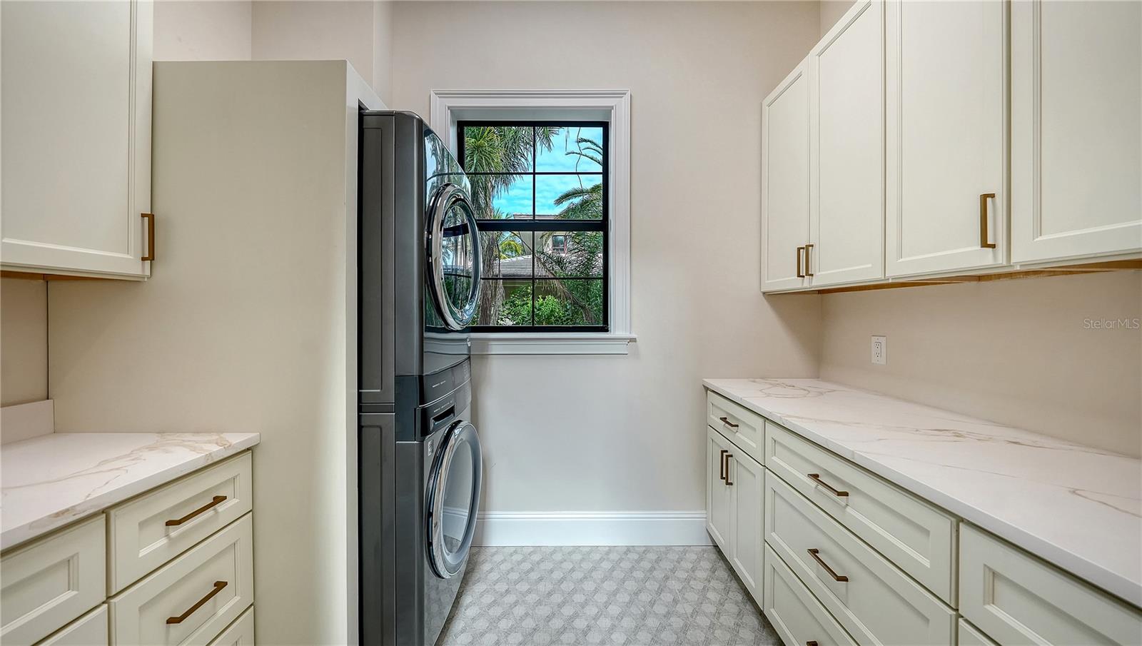 A4674326 Property Photo