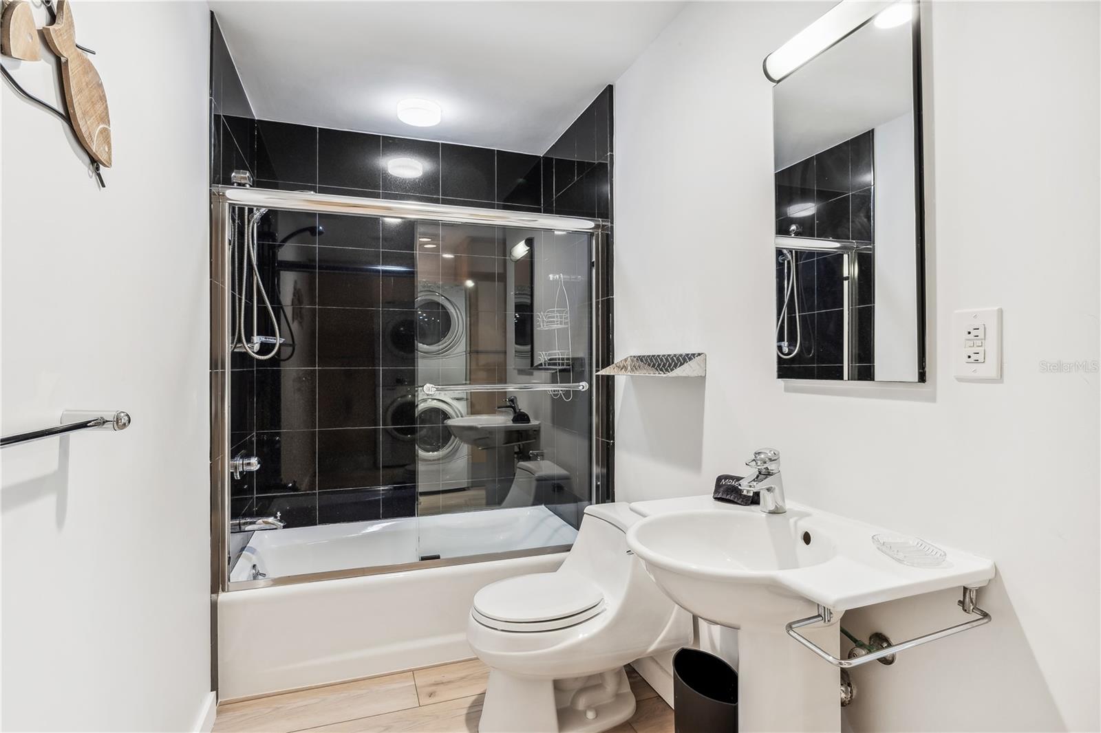 D6145087 Property Photo