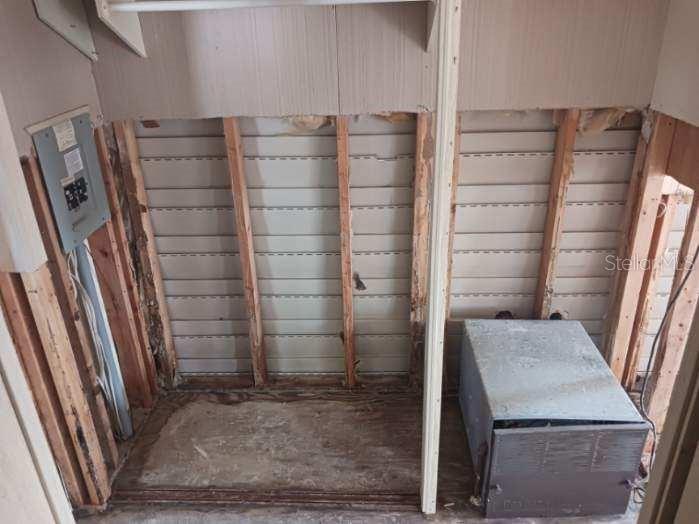 TB8454258 Property Photo