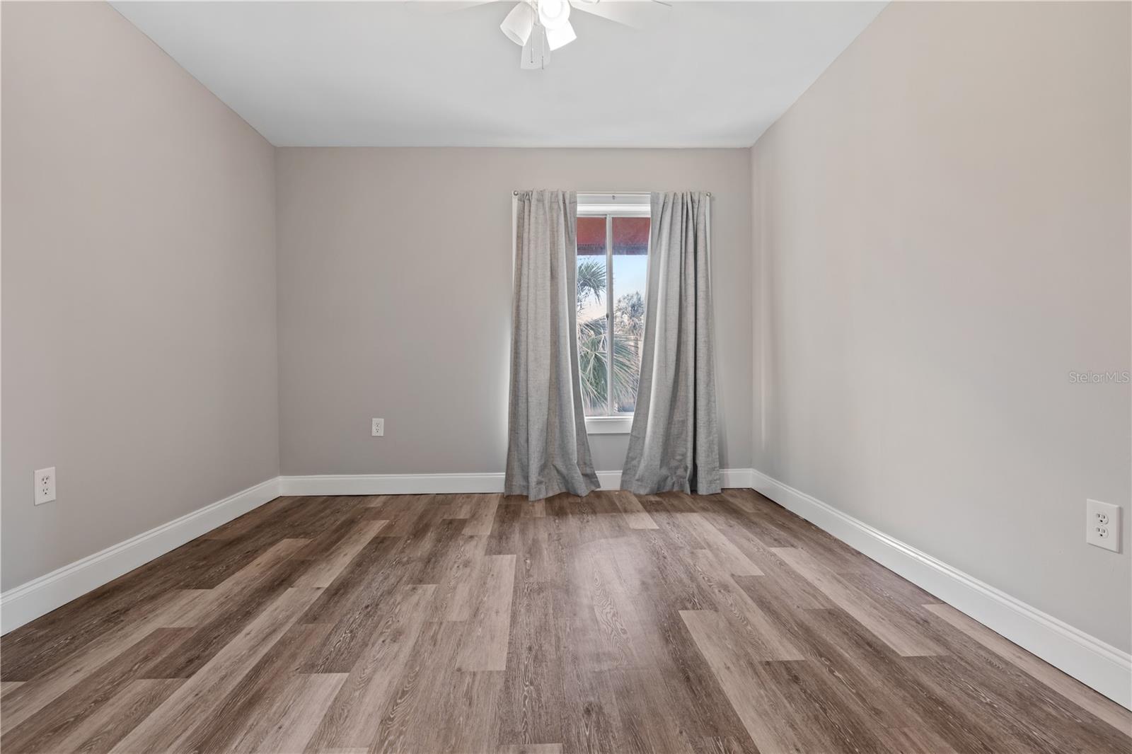 TB8454339 Property Photo