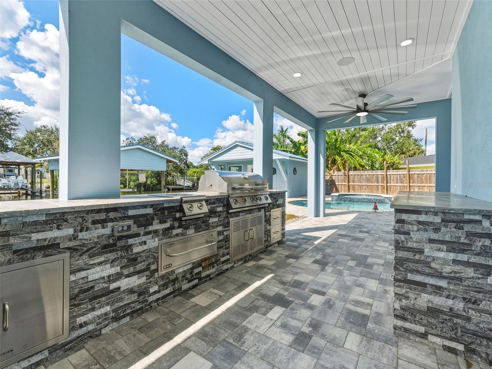 TB8454384 Property Photo