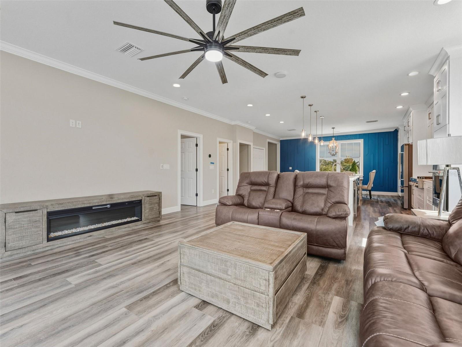 TB8454384 Property Photo