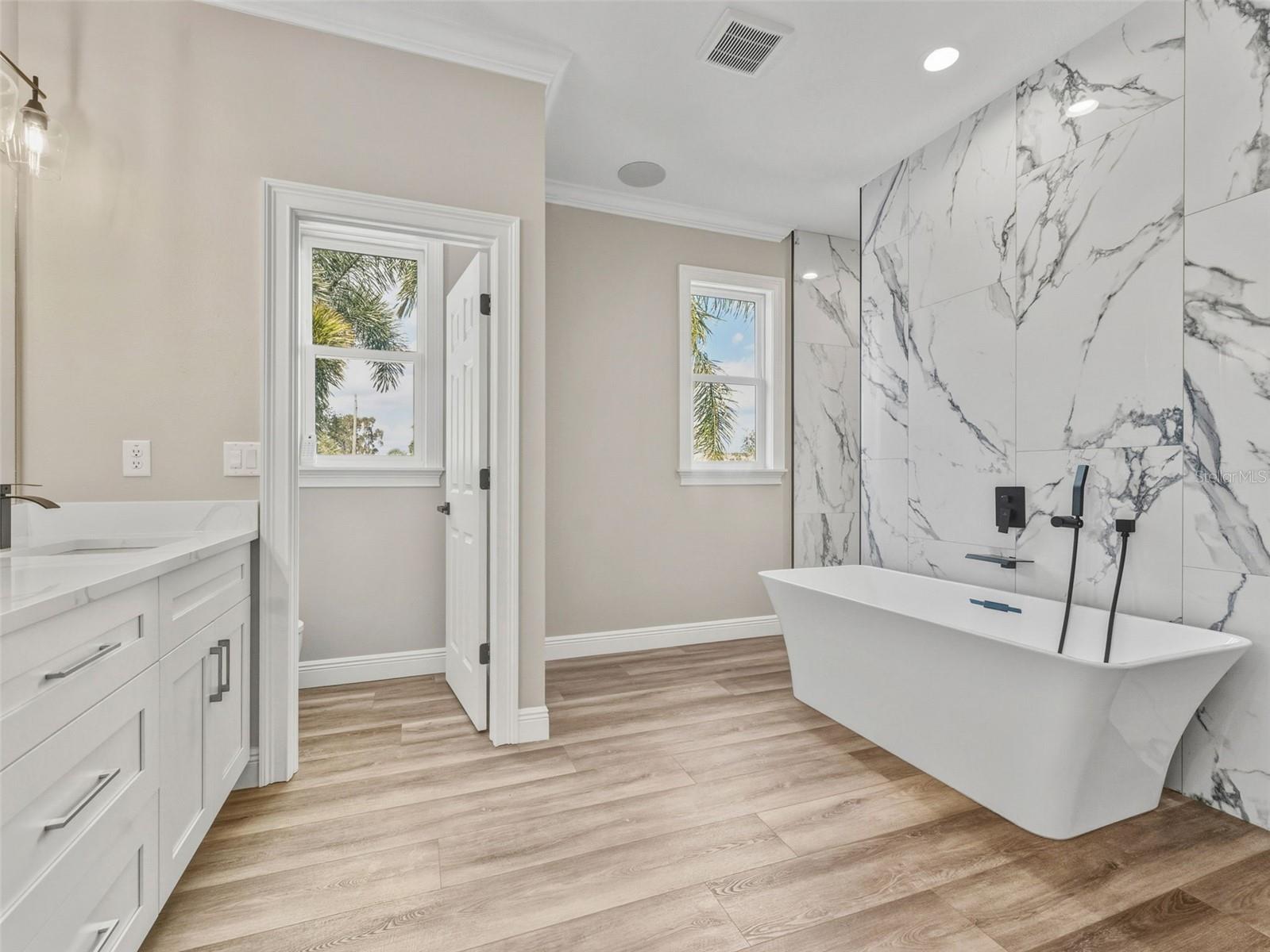 TB8454384 Property Photo