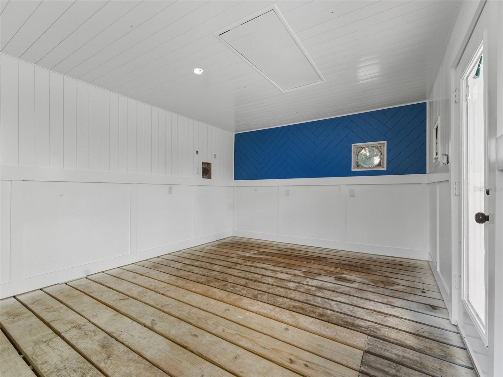 TB8454384 Property Photo