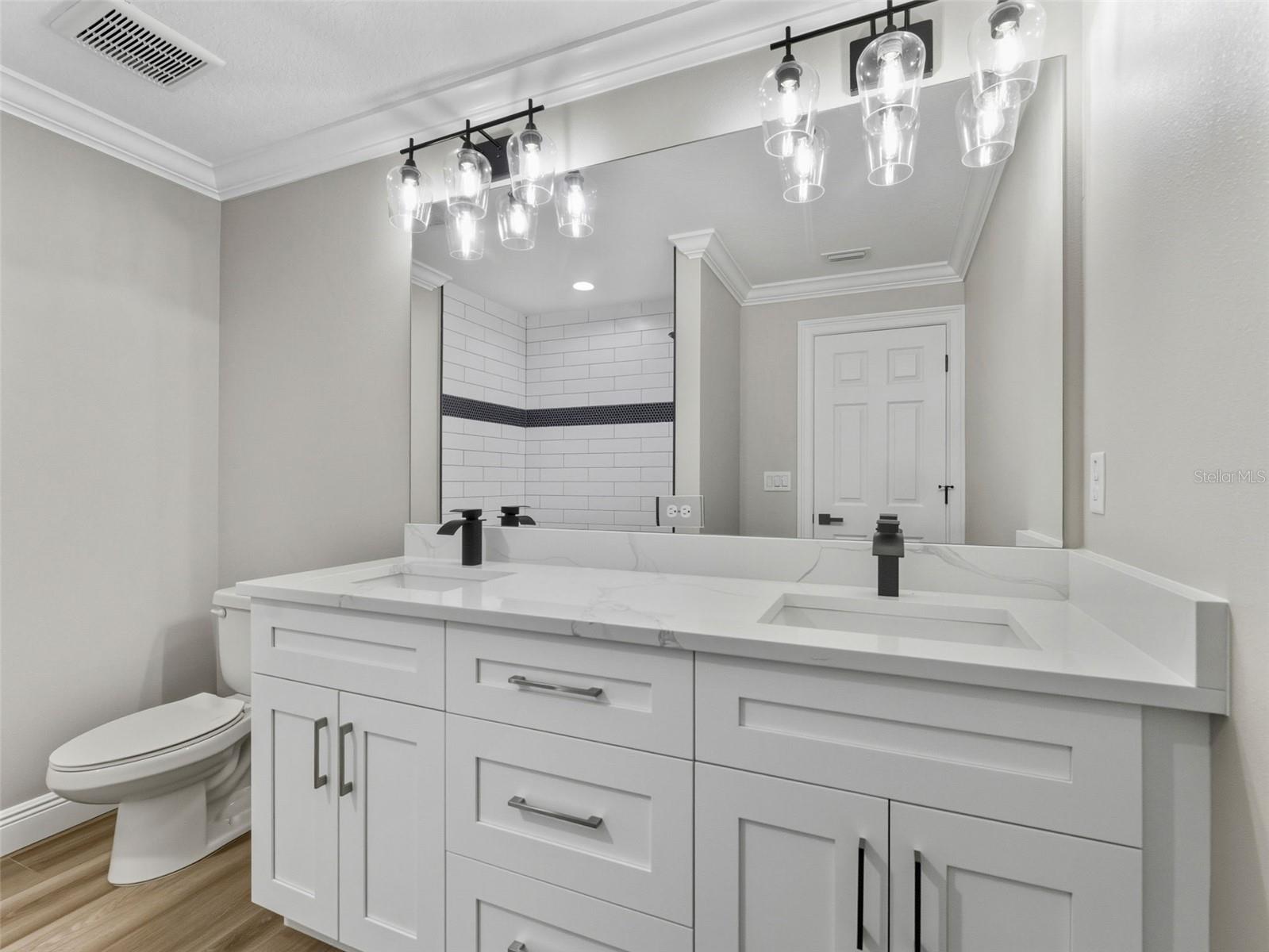 TB8454384 Property Photo