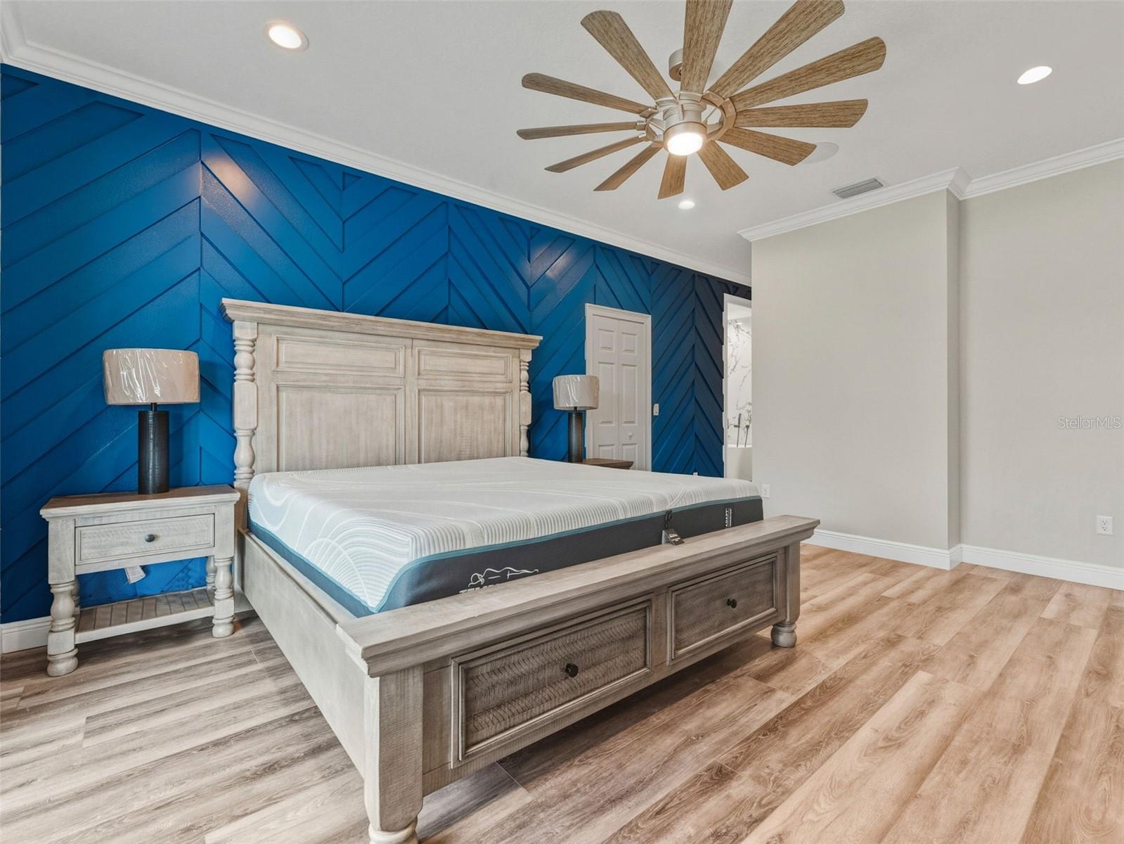 TB8454384 Property Photo