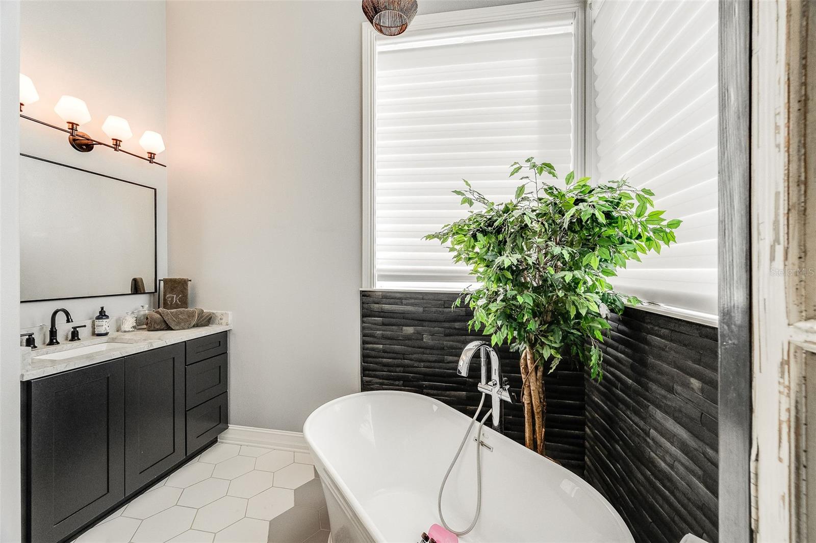 O6365662 Property Photo