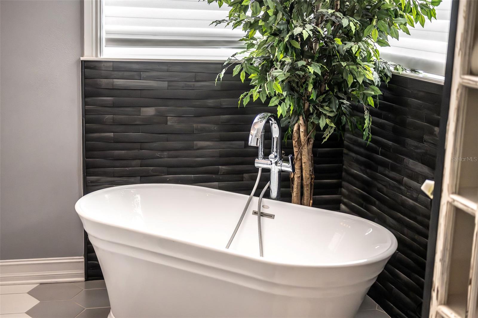 O6365662 Property Photo