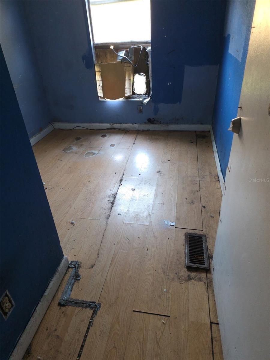 P4937223 Property Photo