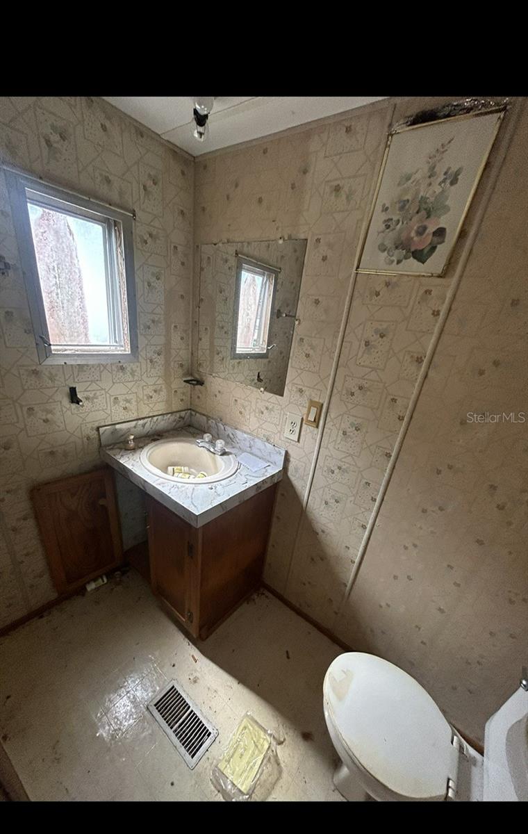 TB8454491 Property Photo