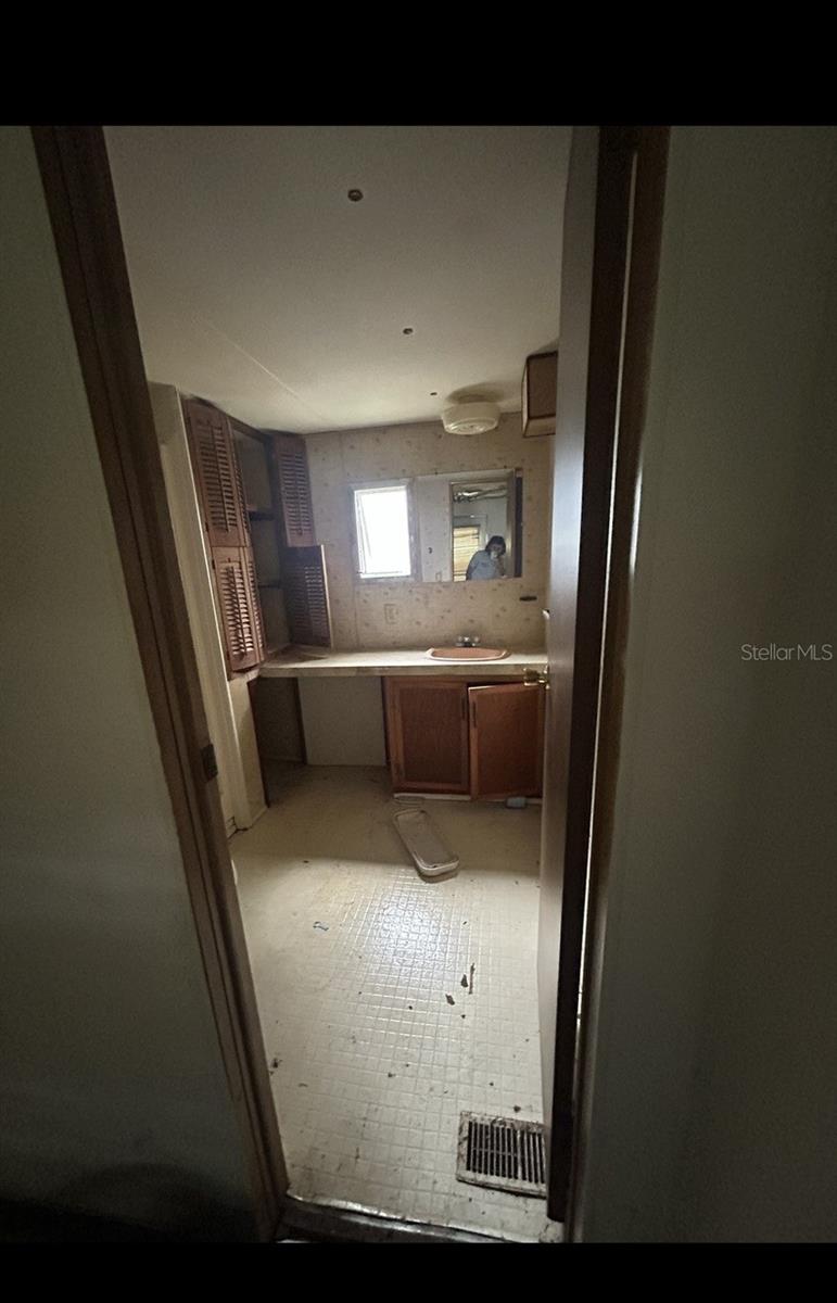 TB8454491 Property Photo