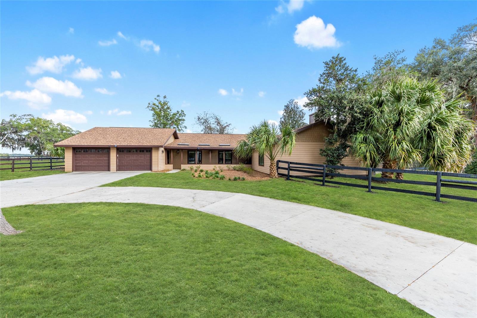 Homes for sale in Ocala, FL | 12009 Ne 8Th Ct, Ocala, FL 34479 | MLS# OM714699