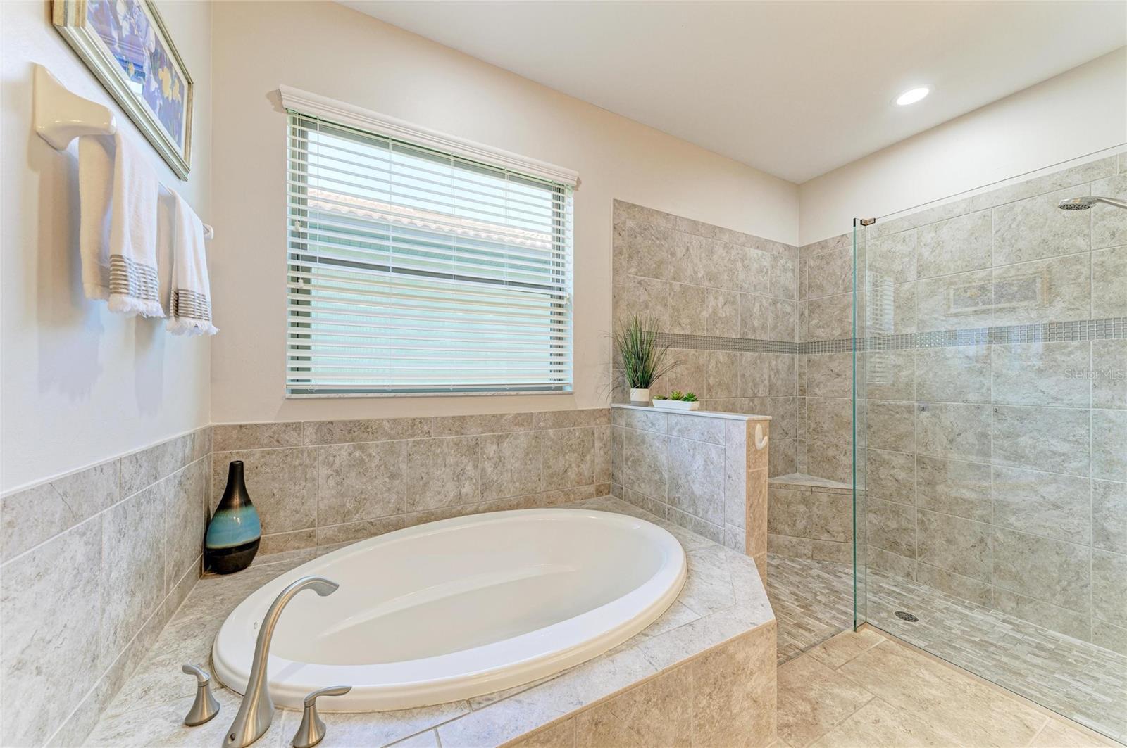 131 MARAVIYA BLVD, NOKOMIS, FL, 34275