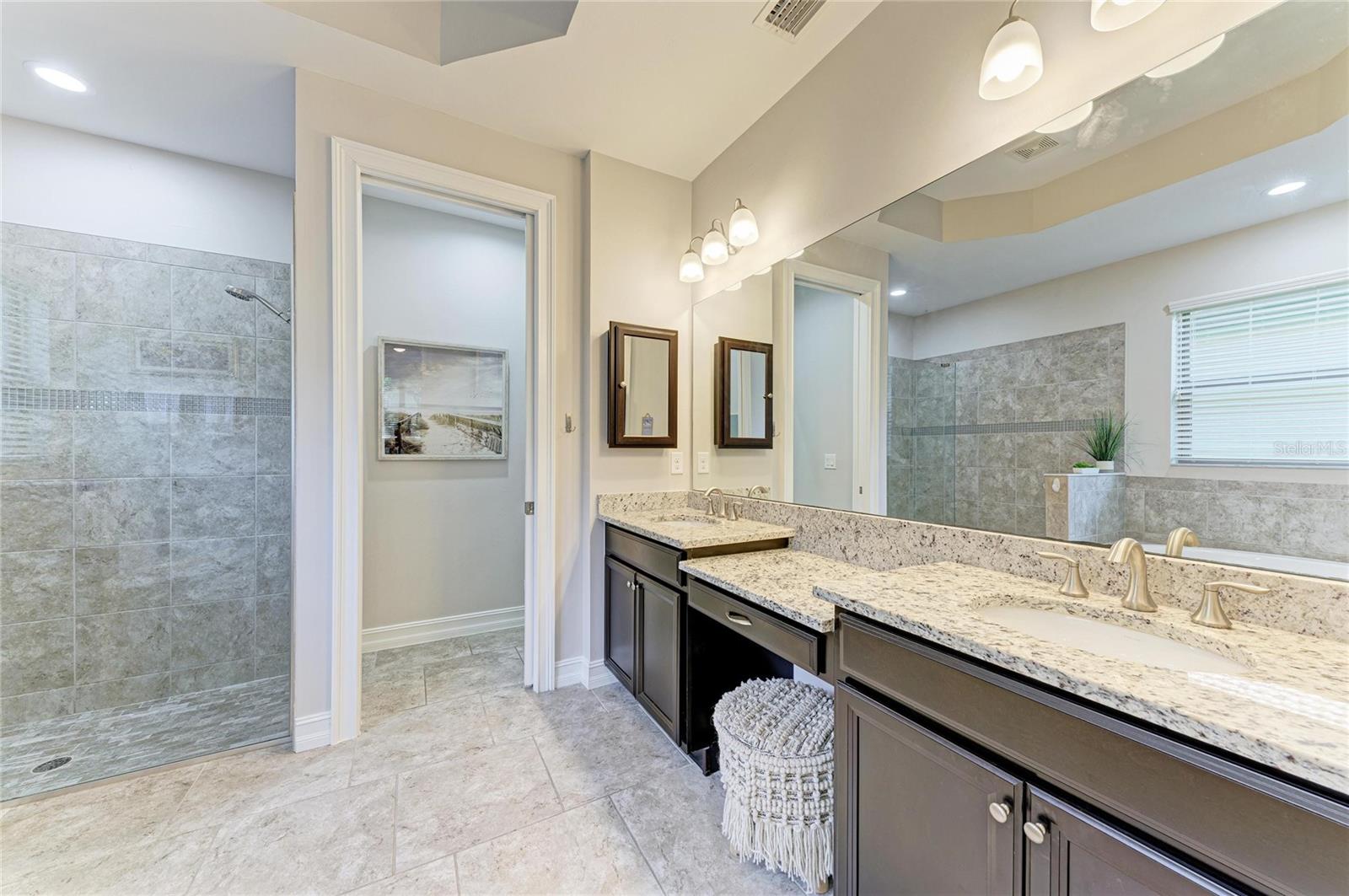 131 MARAVIYA BLVD, NOKOMIS, FL, 34275