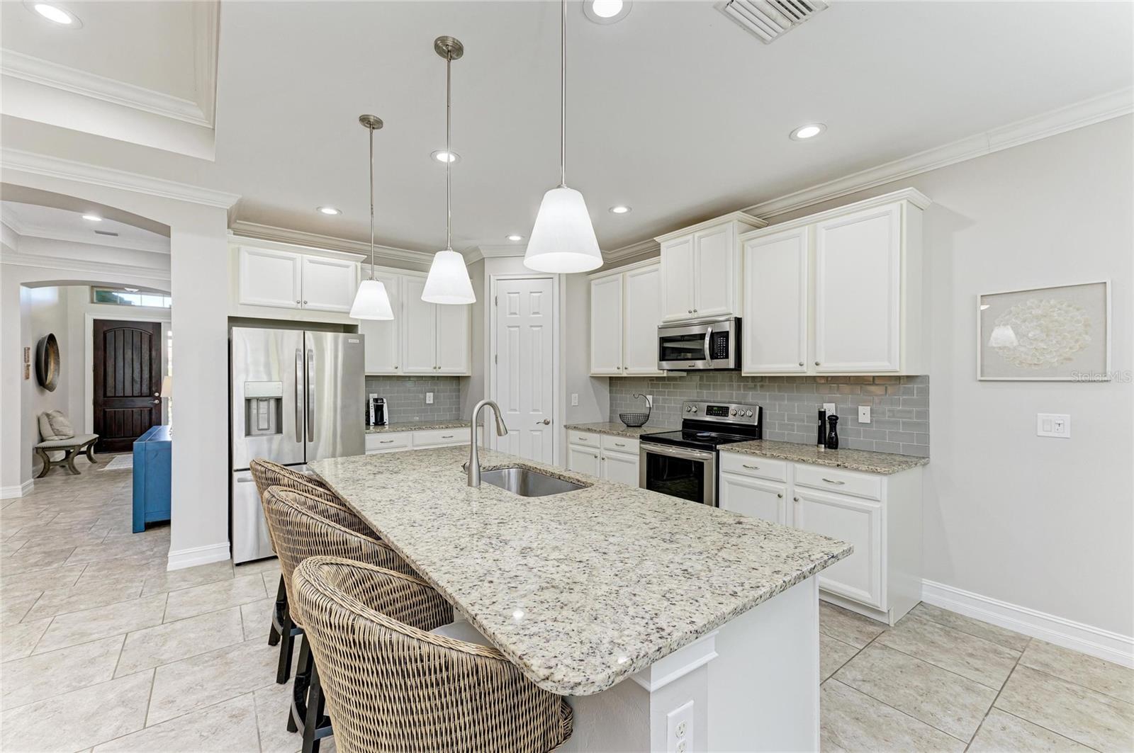 131 MARAVIYA BLVD, NOKOMIS, FL, 34275