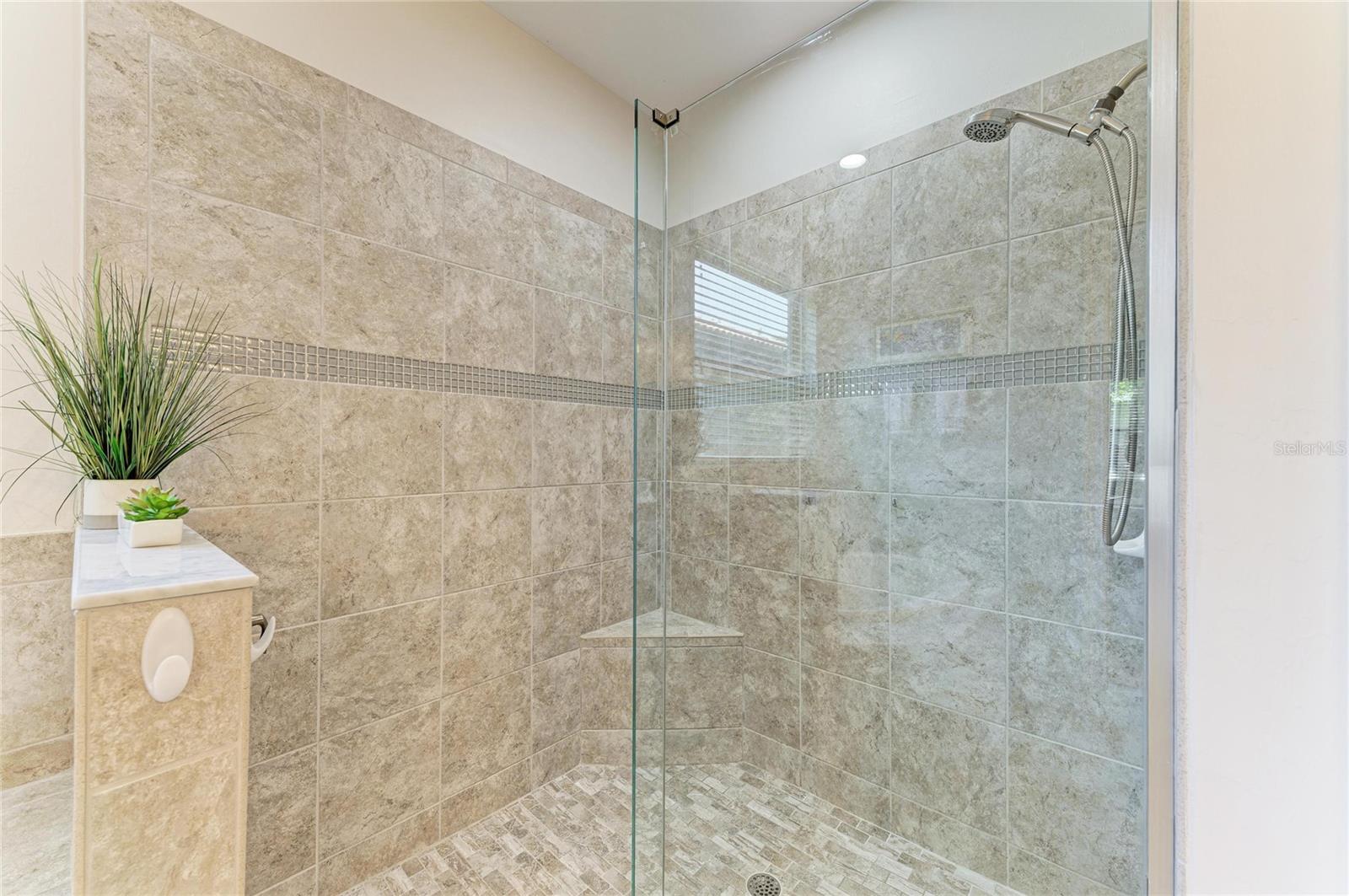 131 MARAVIYA BLVD, NOKOMIS, FL, 34275