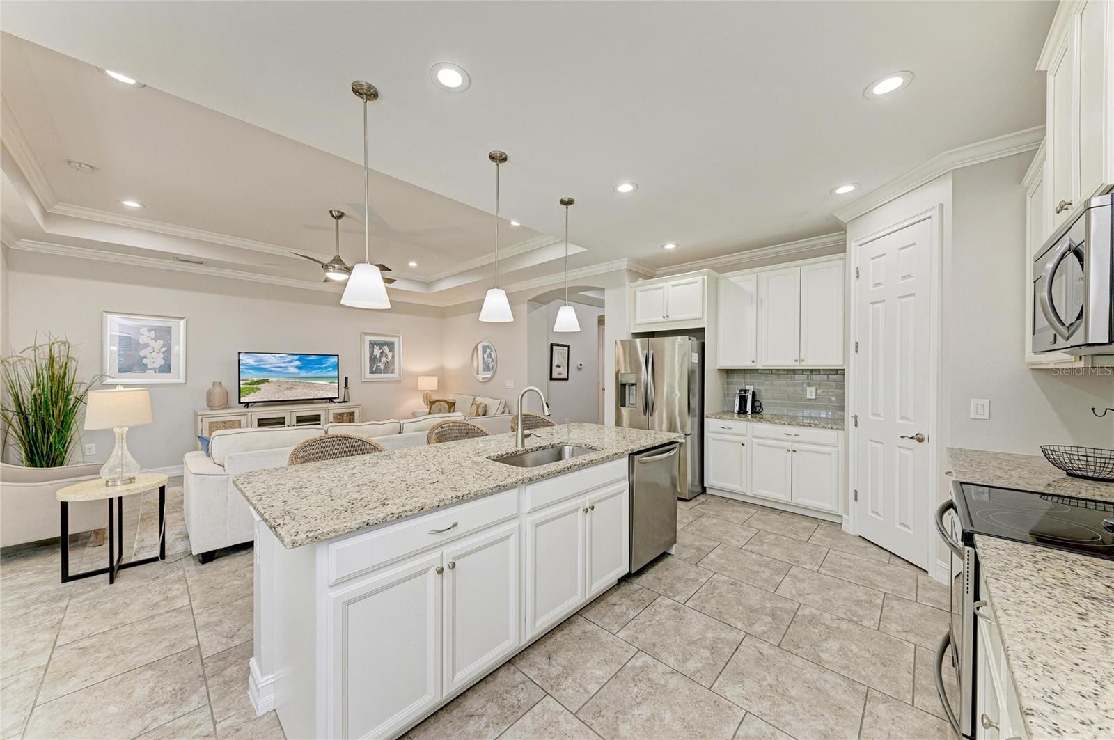 131 MARAVIYA BLVD, NOKOMIS, FL, 34275