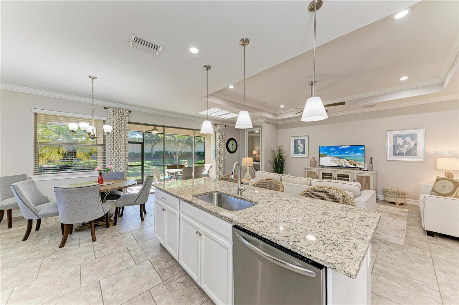 131 MARAVIYA BLVD, NOKOMIS, FL, 34275