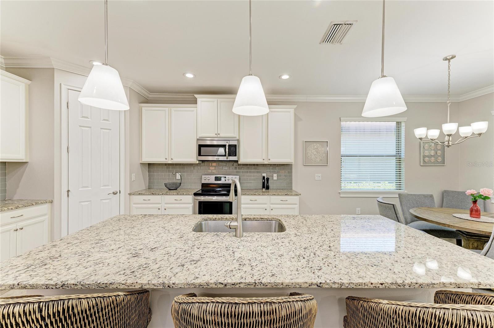 131 MARAVIYA BLVD, NOKOMIS, FL, 34275