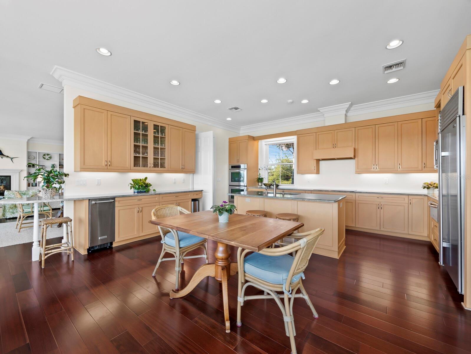 D6145104 Property Photo