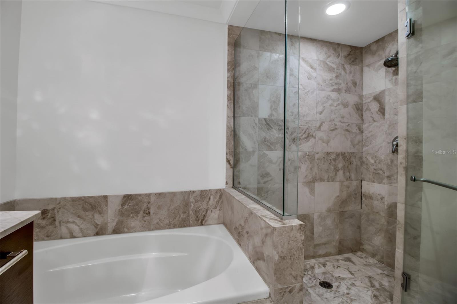 A4674555 Property Photo