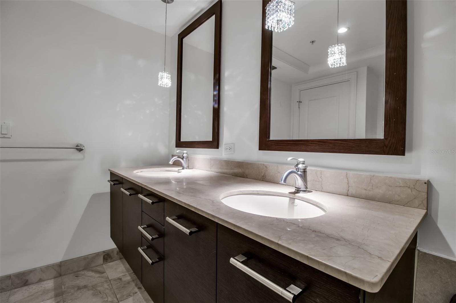 A4674555 Property Photo