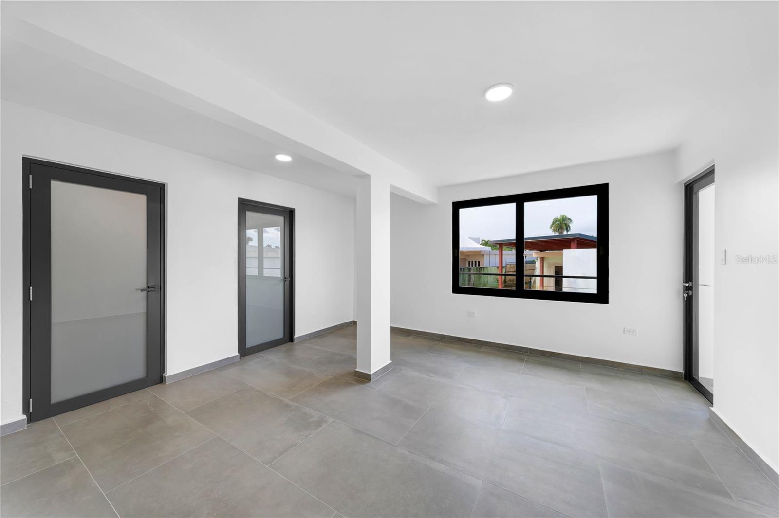 PR9117846 Property Photo