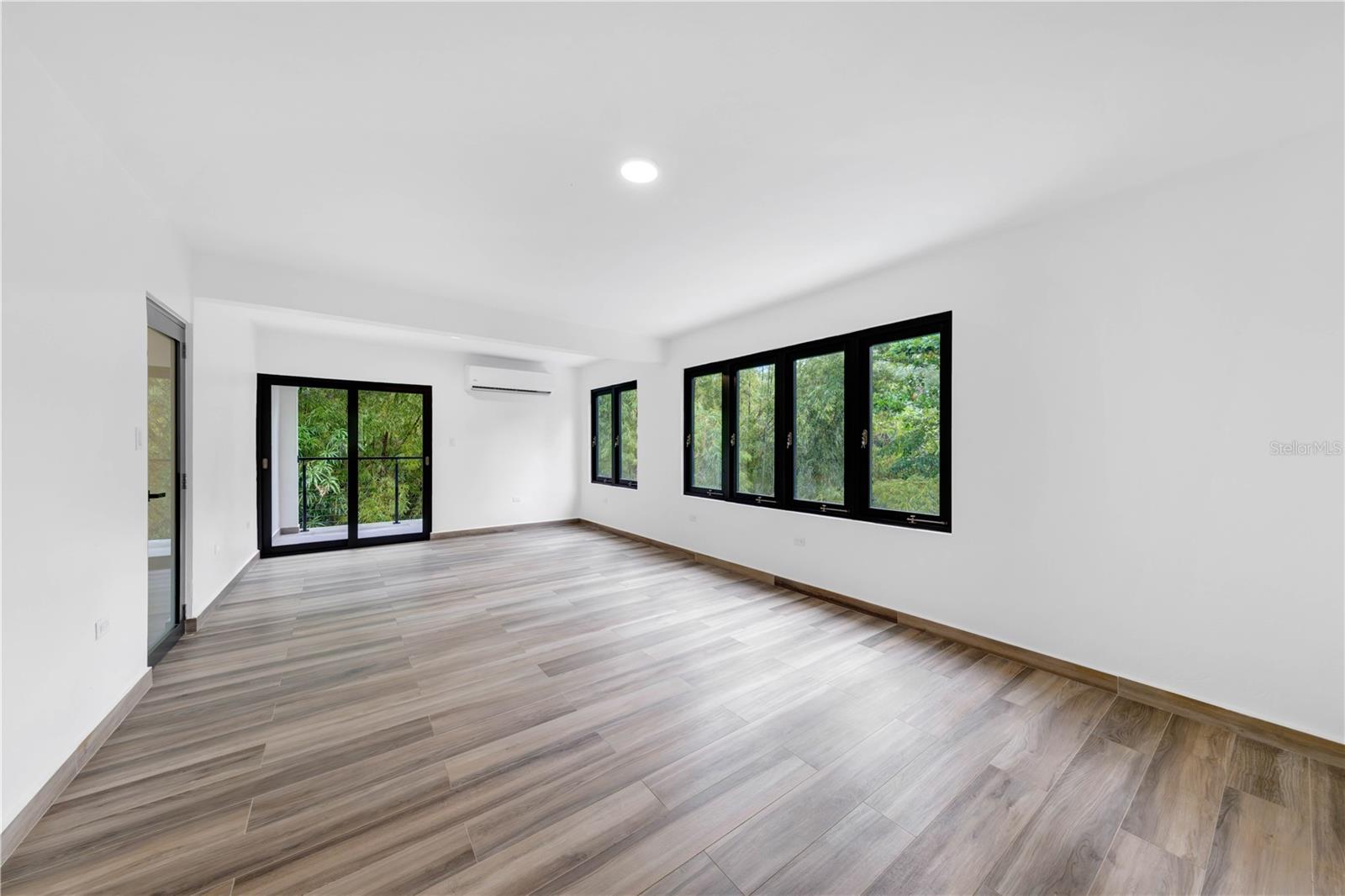 PR9117846 Property Photo