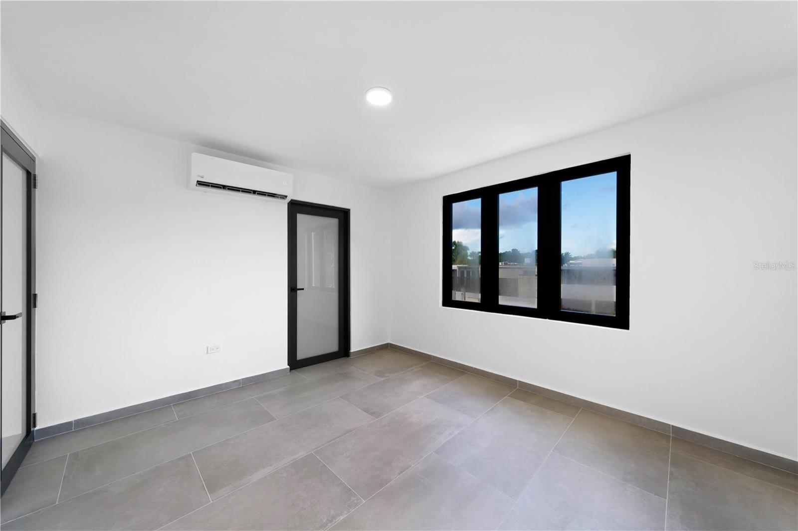 PR9117846 Property Photo