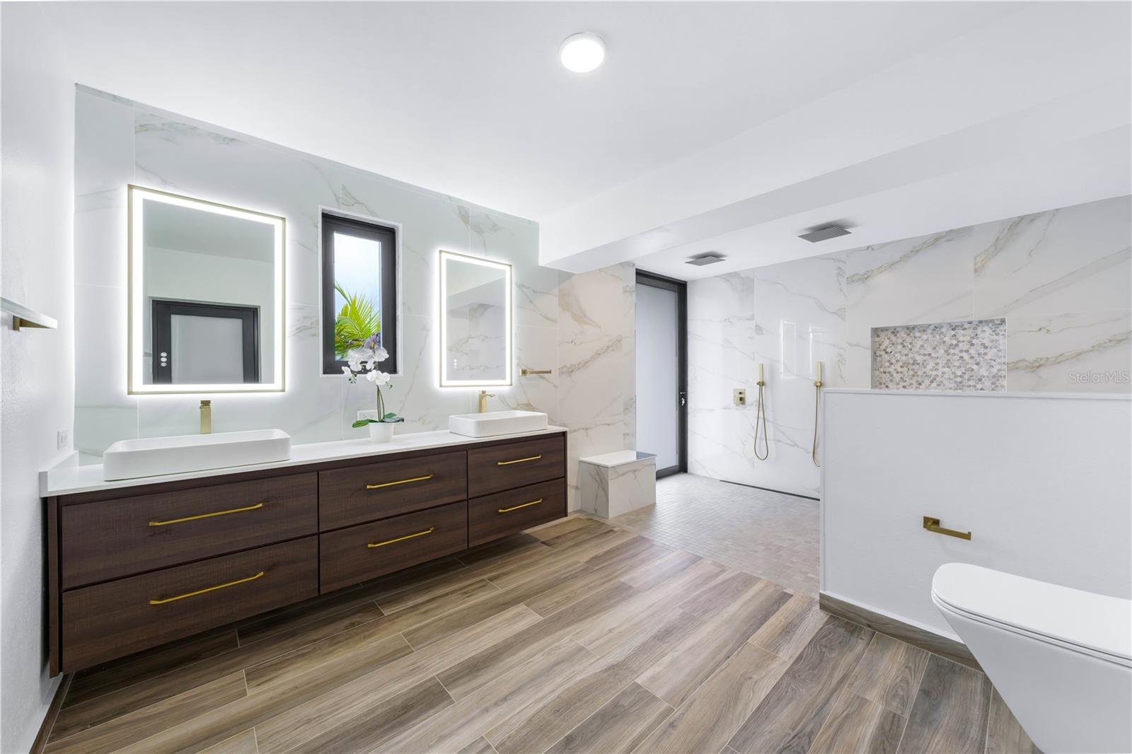 PR9117846 Property Photo