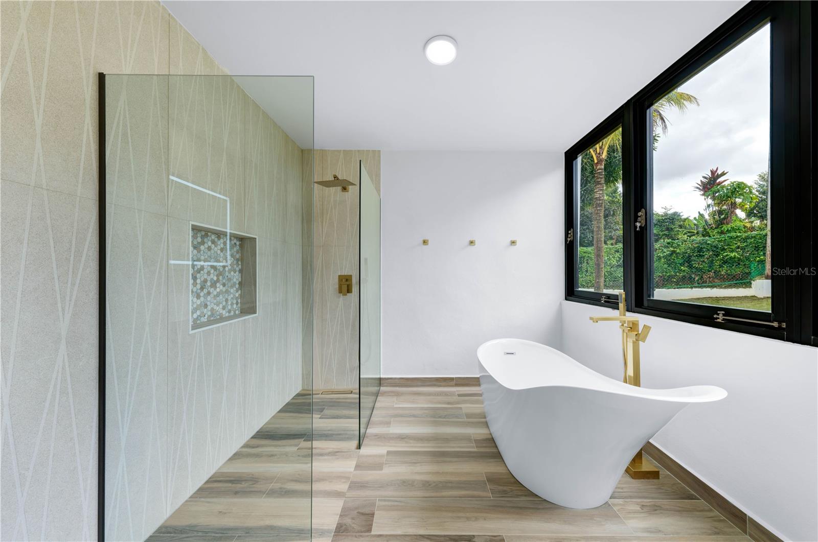 PR9117846 Property Photo