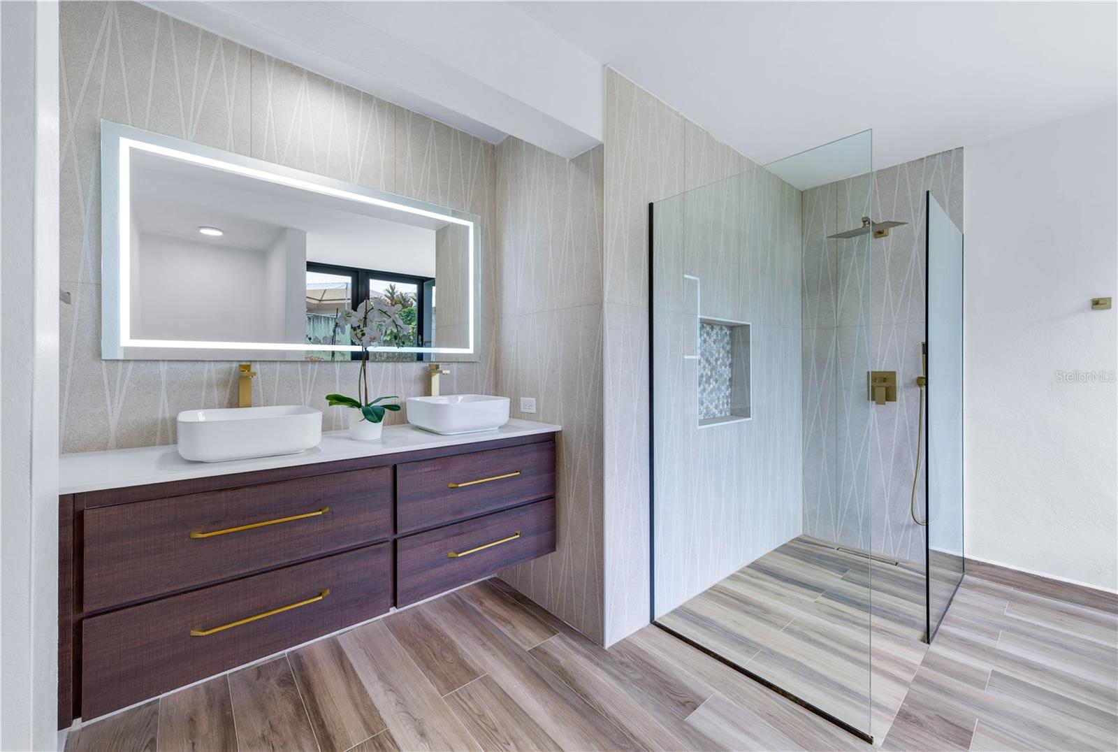 PR9117846 Property Photo