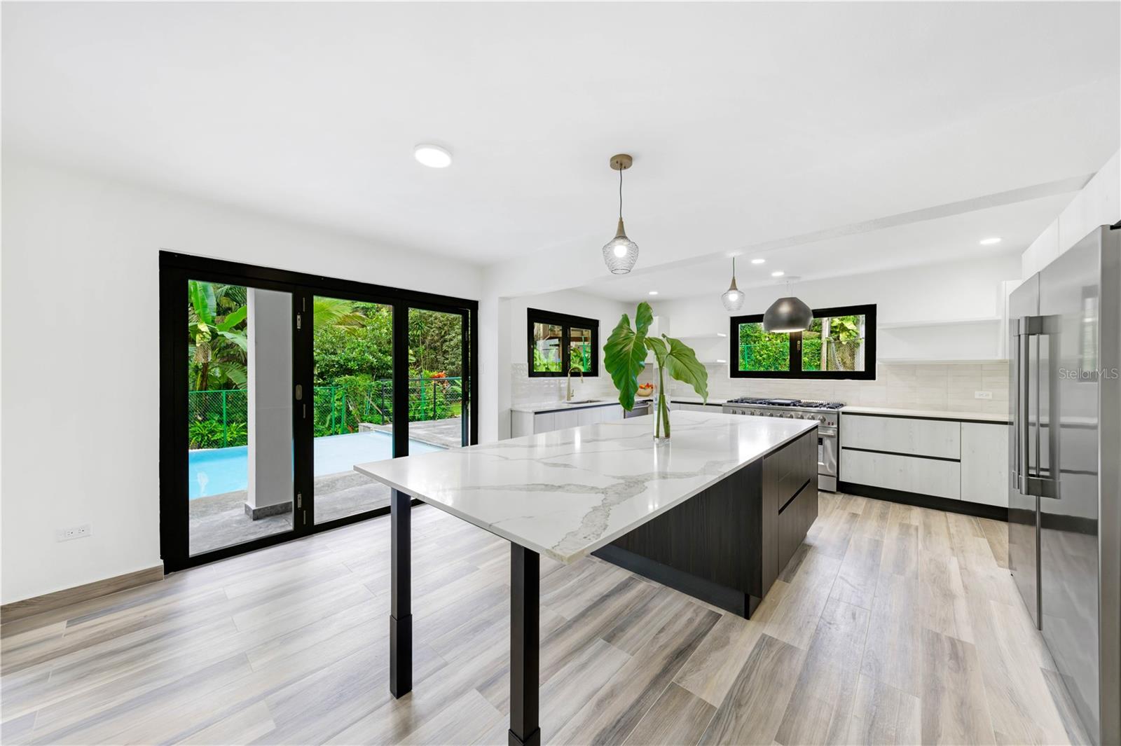 PR9117846 Property Photo