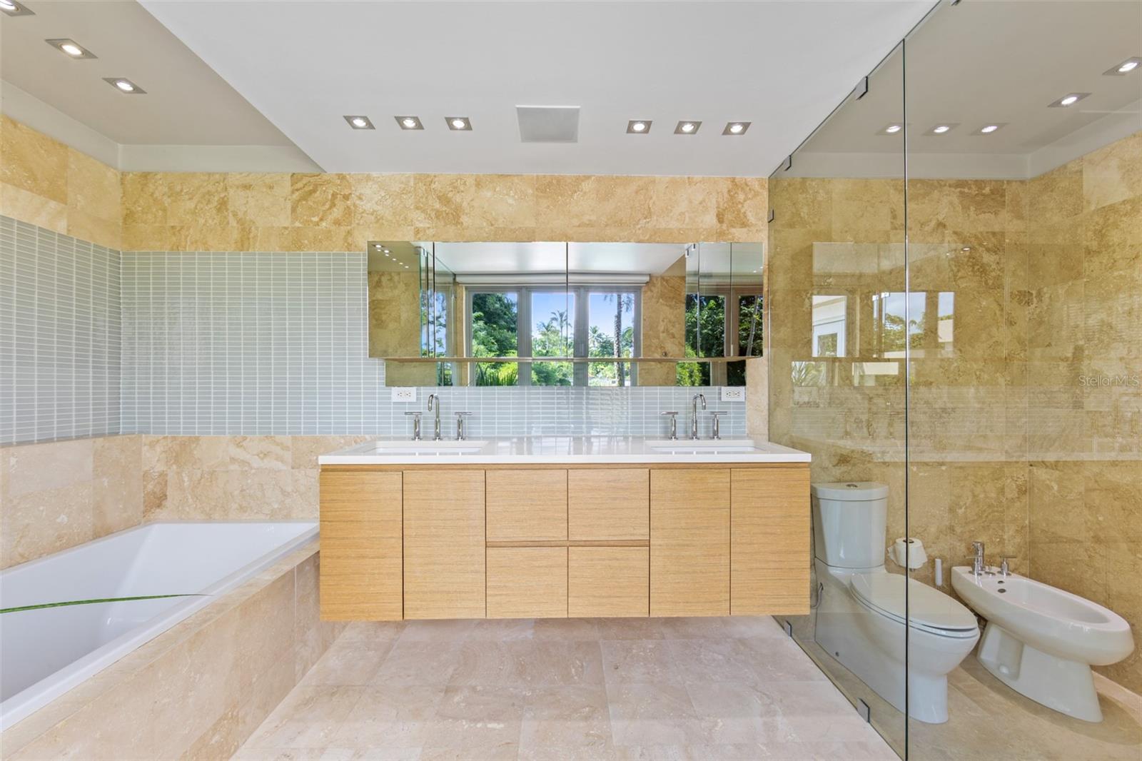 PR9117850 Property Photo