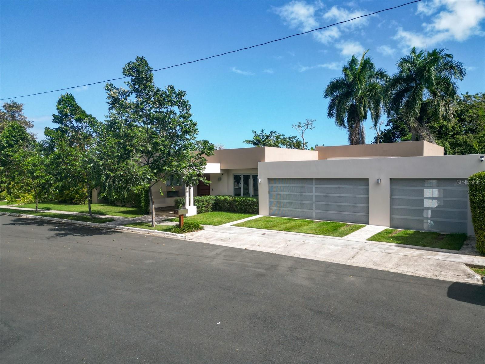 PR9117850 Property Photo