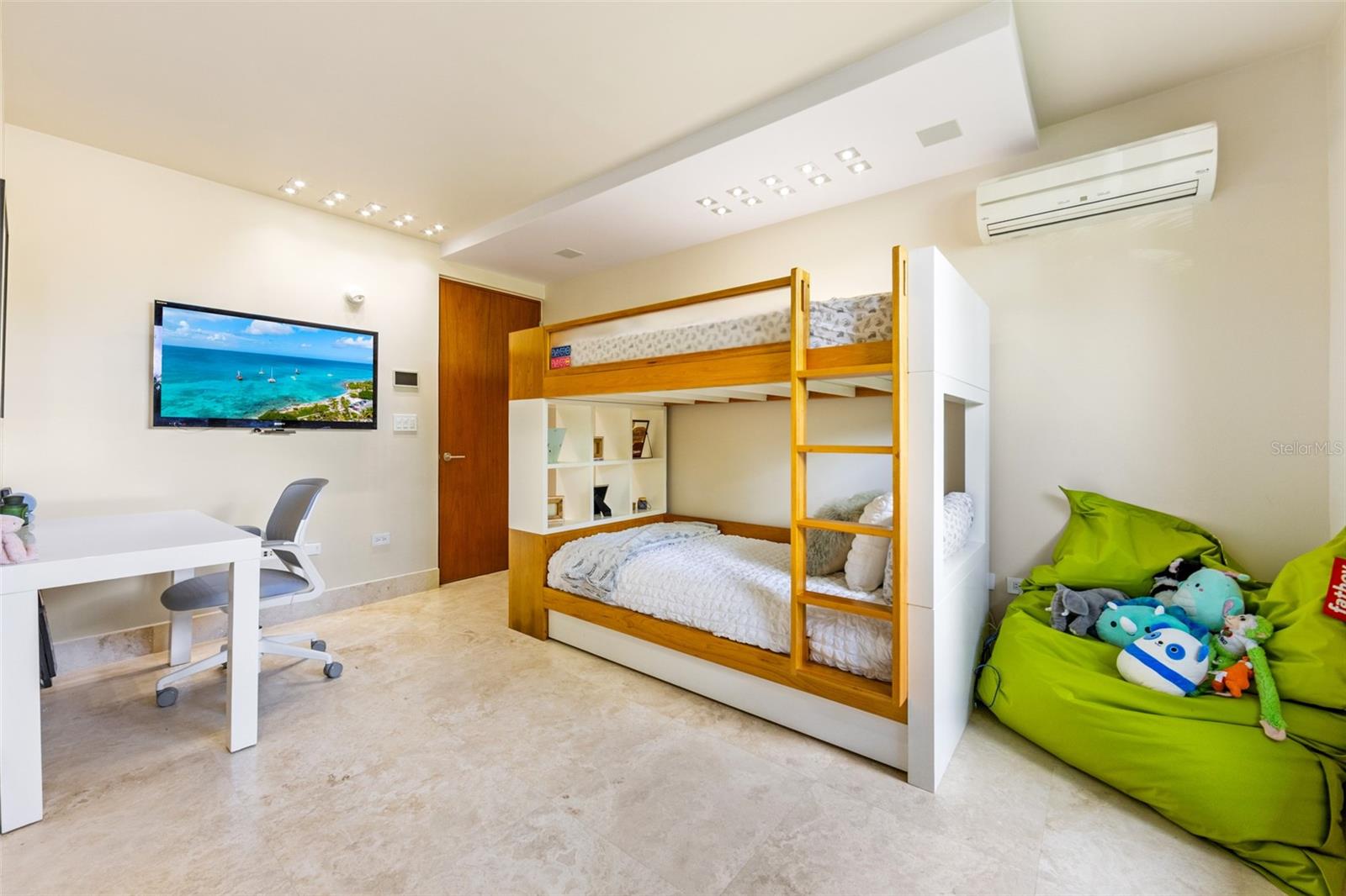 PR9117850 Property Photo