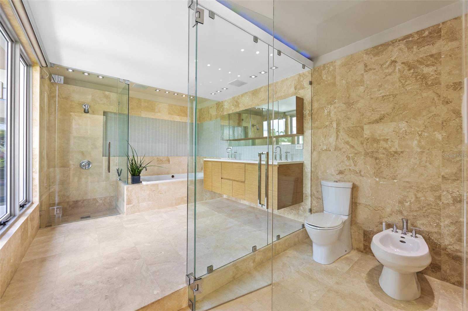 PR9117850 Property Photo