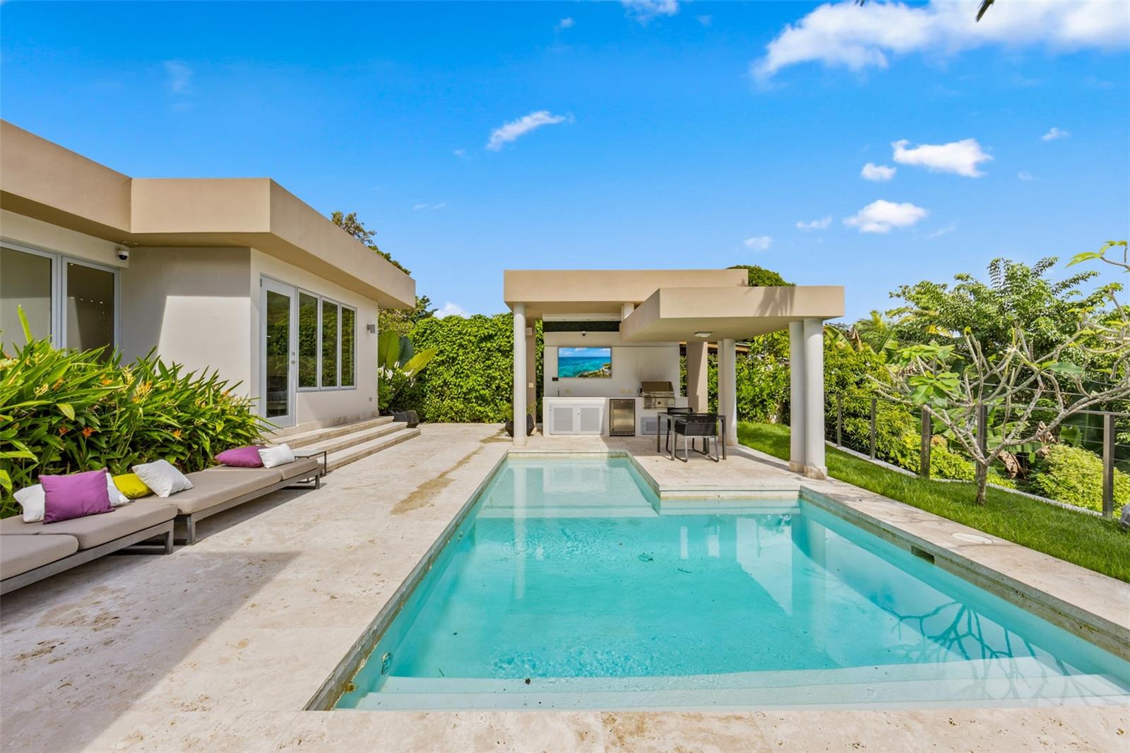 PR9117850 Property Photo