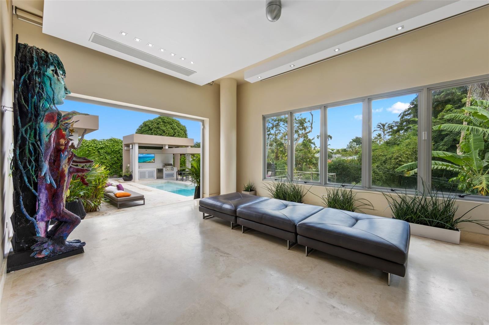 PR9117850 Property Photo