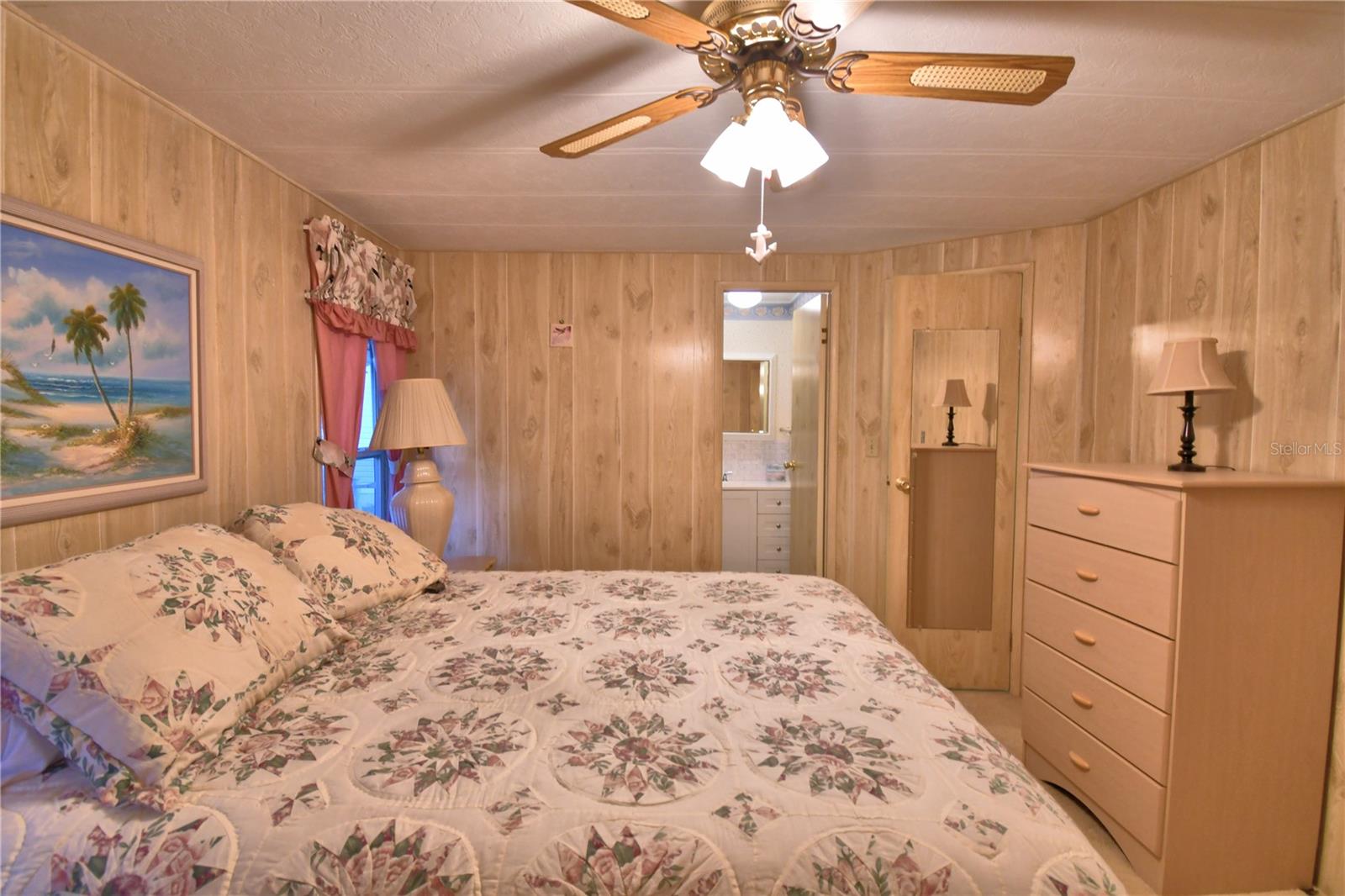 P4937233 Property Photo