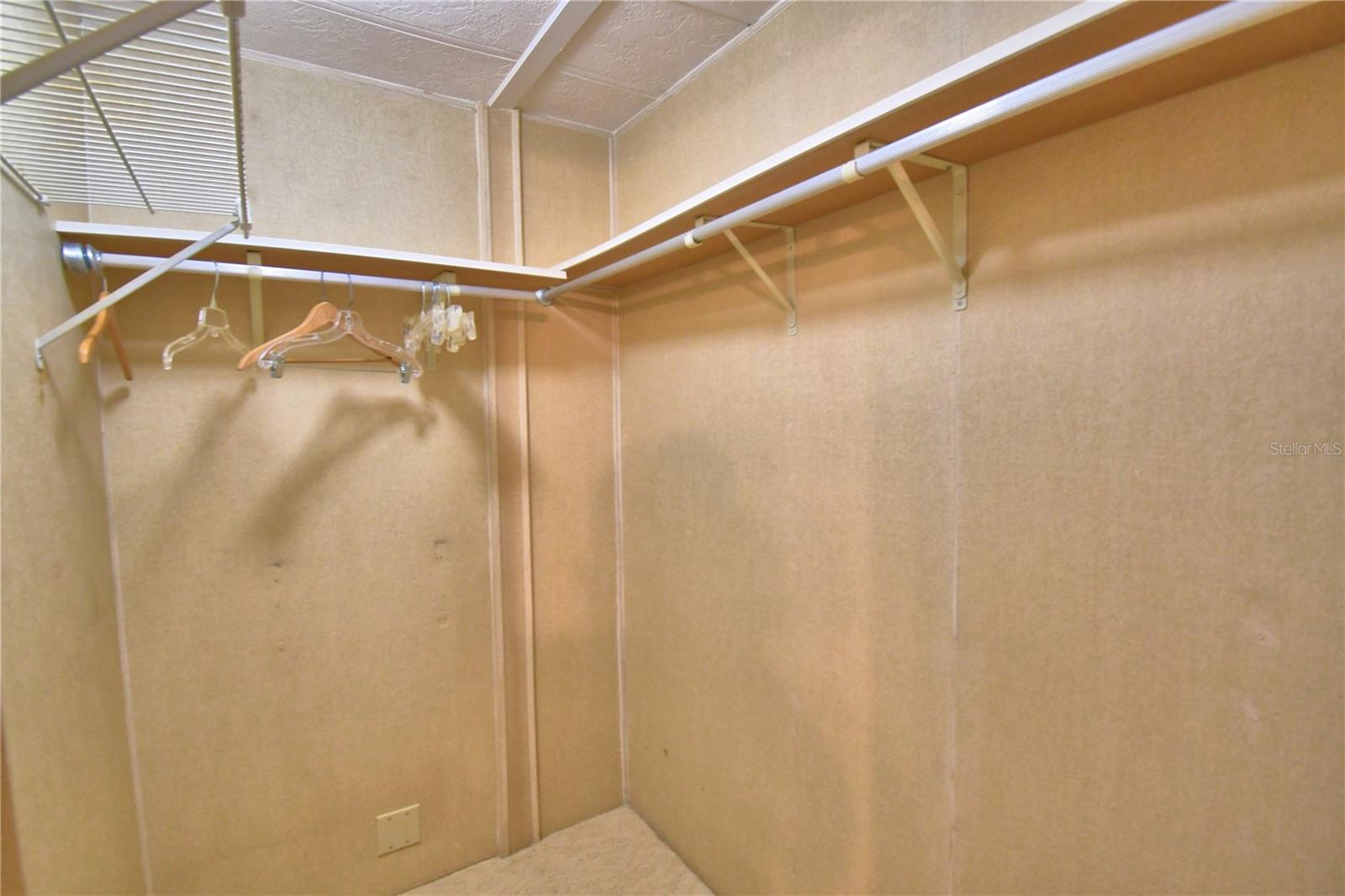 P4937233 Property Photo